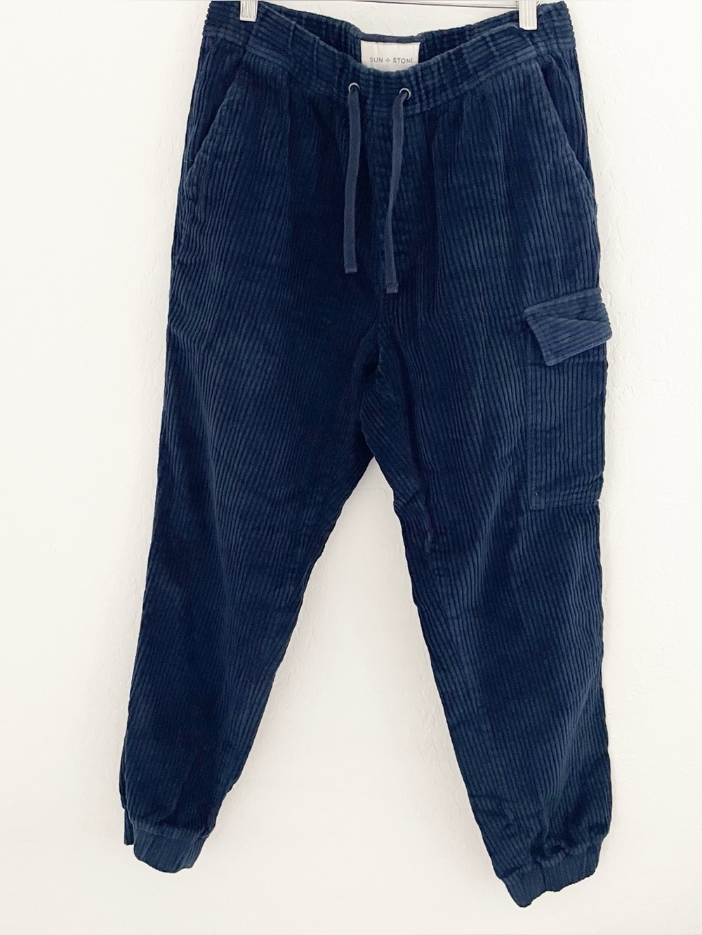 Sun + Stone navy corduroy jogger pants size Medium